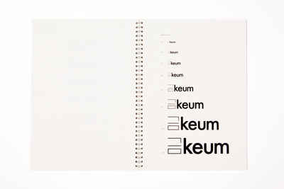 the Keum logo in different sizes in a foto from the brand manual